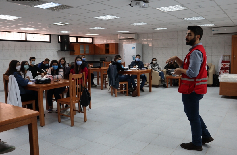 A workshop to train students of the occupational therapy department with the Syrian Arab Red Crescent